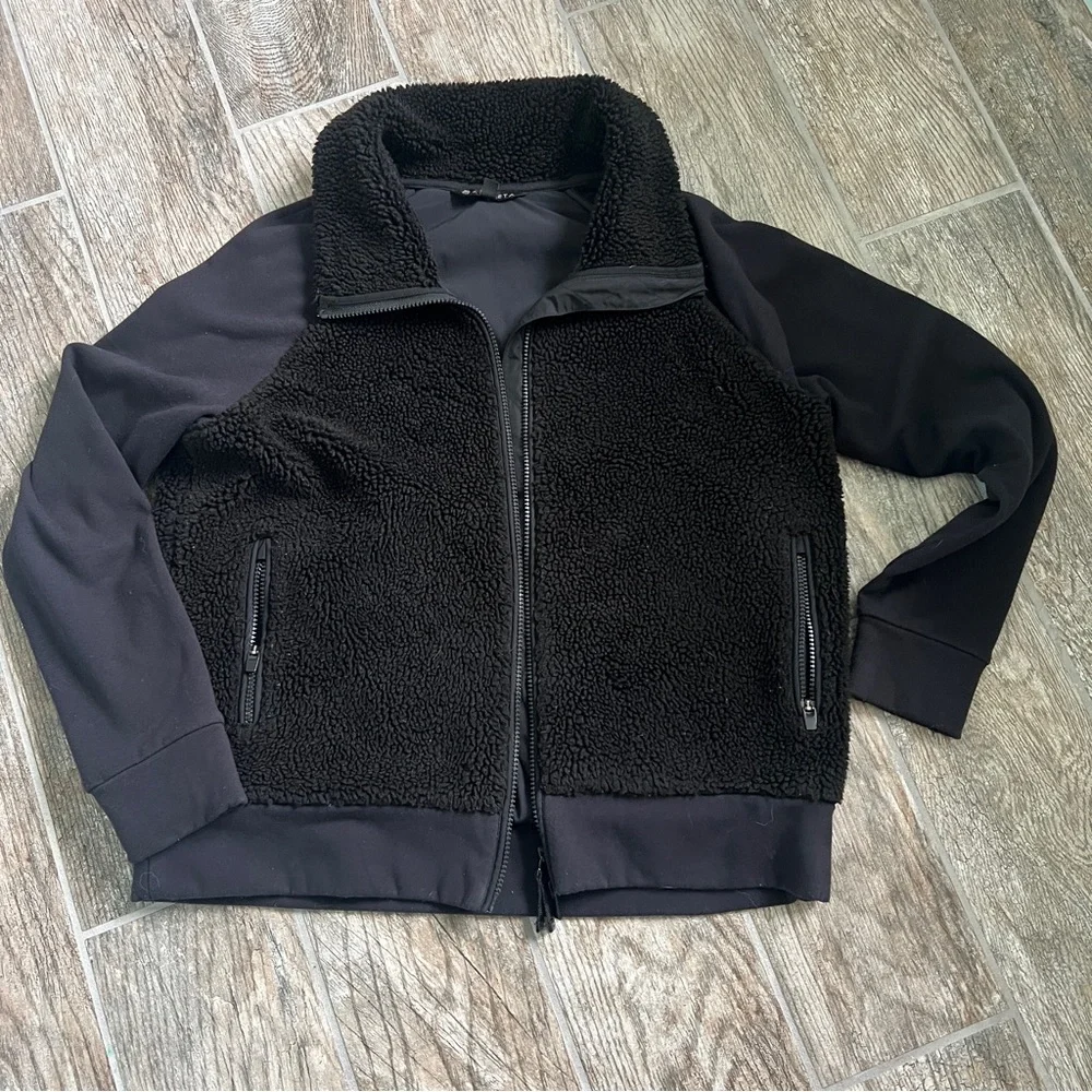 Athleta Range Sherpa Jacket in Black, Zipper closure, Women’s Medium - Picture 2 of 8